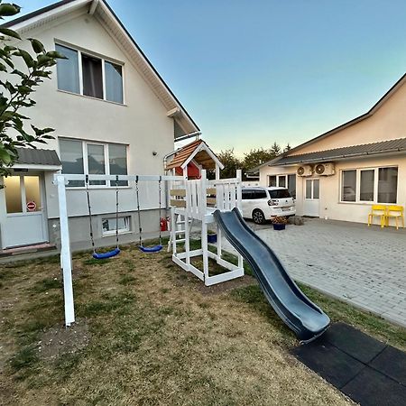 Pixel Guesthouse Tîrgu Secuiesc Exteriör bild