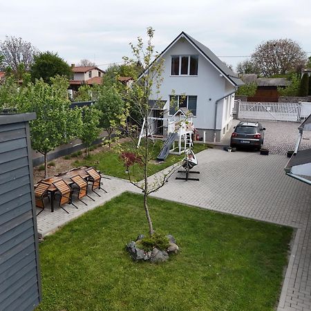 Pixel Guesthouse Tîrgu Secuiesc Exteriör bild