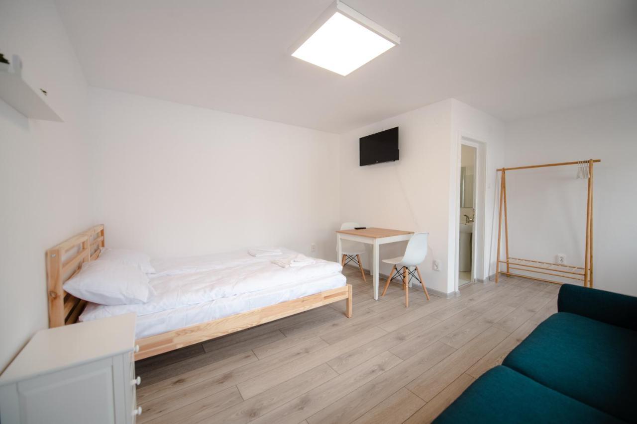 Pixel Guesthouse Tîrgu Secuiesc Exteriör bild