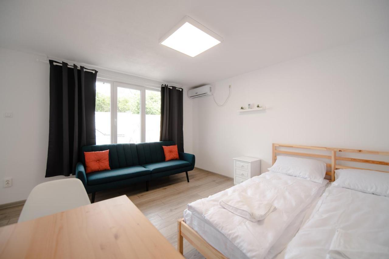 Pixel Guesthouse Tîrgu Secuiesc Exteriör bild