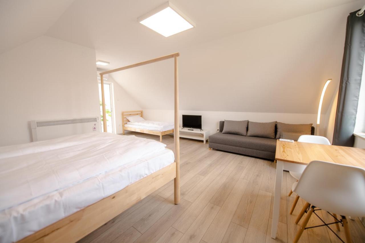 Pixel Guesthouse Tîrgu Secuiesc Exteriör bild
