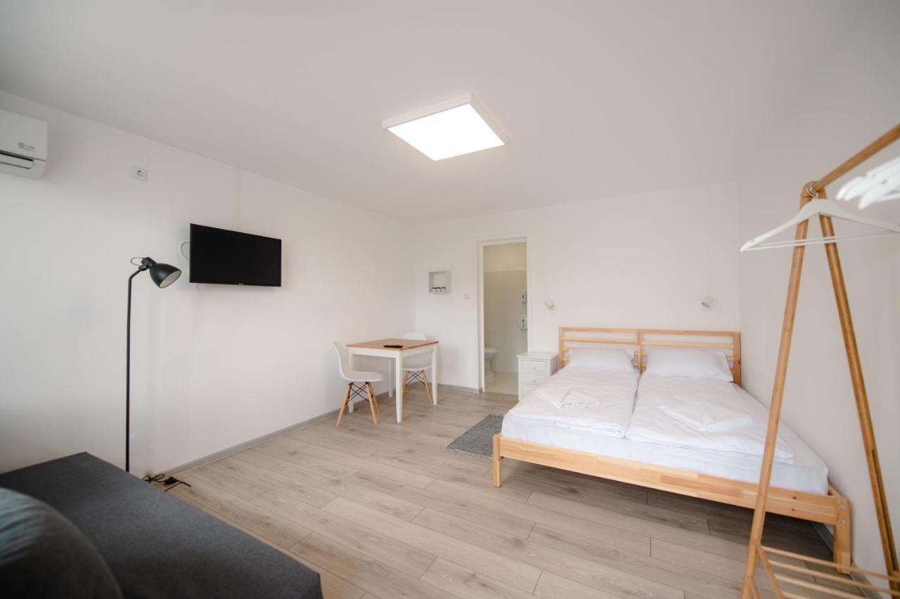 Pixel Guesthouse Tîrgu Secuiesc Exteriör bild