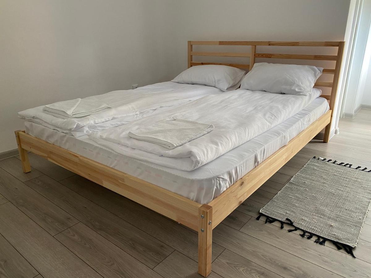 Pixel Guesthouse Tîrgu Secuiesc Exteriör bild