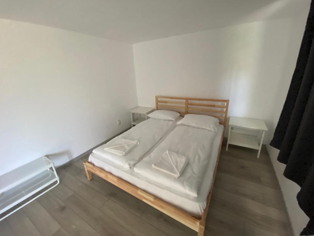 Pixel Guesthouse Tîrgu Secuiesc Exteriör bild