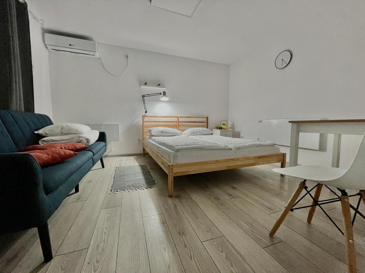 Pixel Guesthouse Tîrgu Secuiesc Exteriör bild