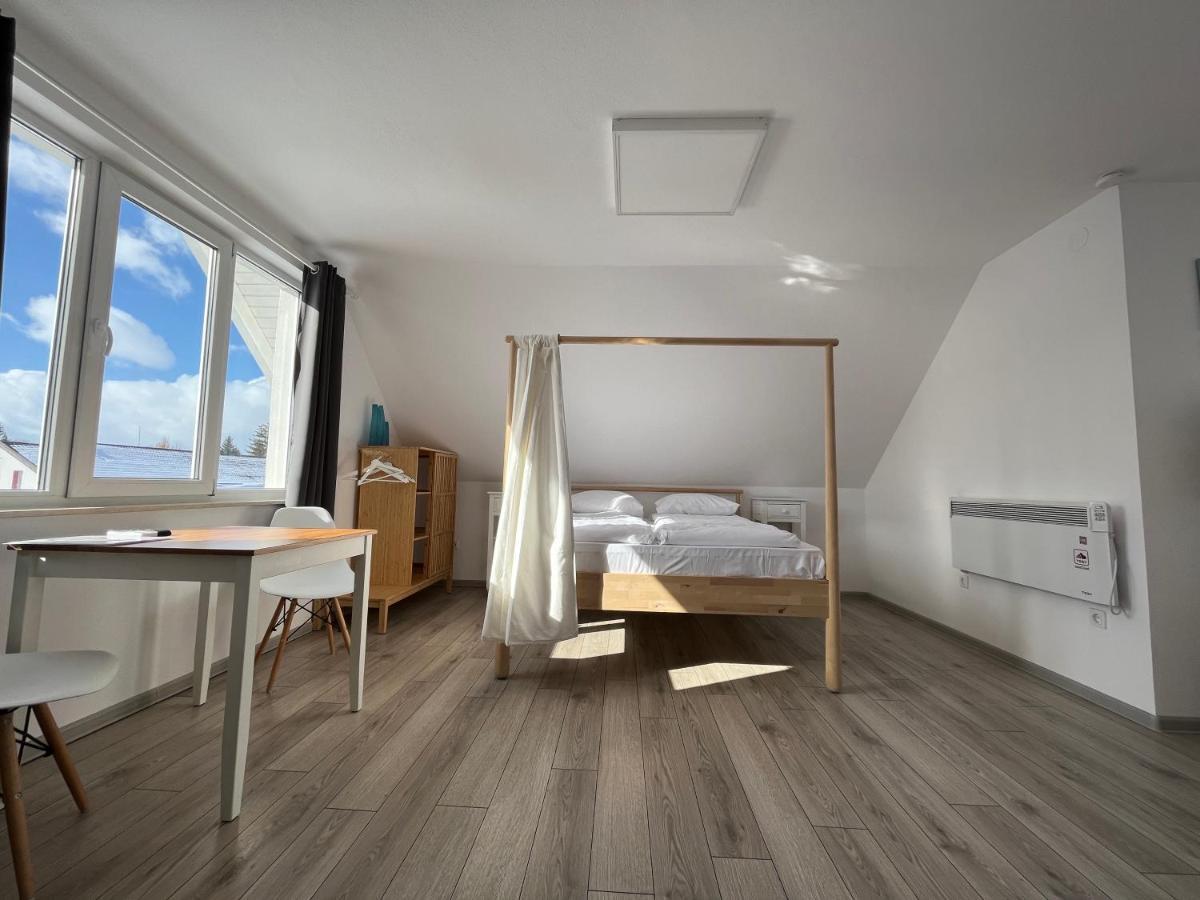 Pixel Guesthouse Tîrgu Secuiesc Exteriör bild
