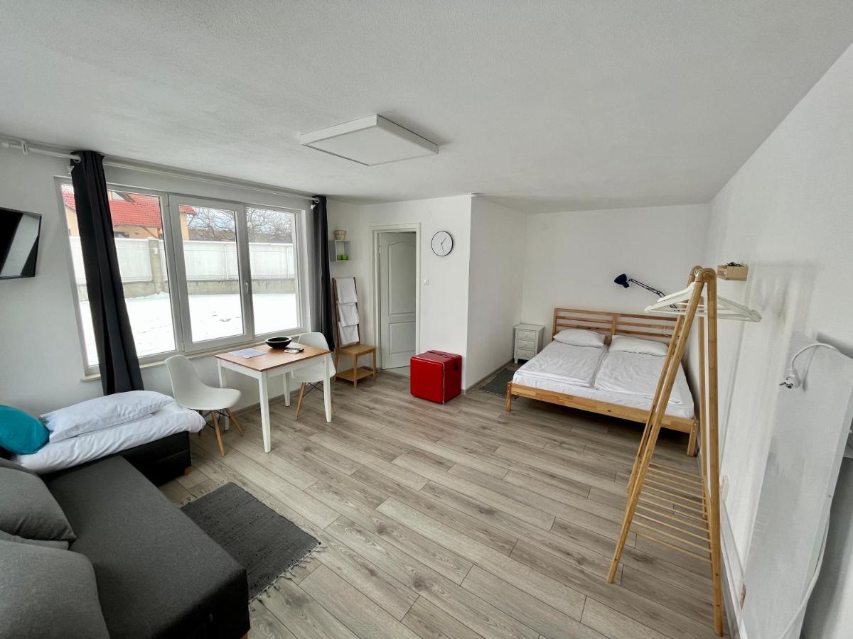 Pixel Guesthouse Tîrgu Secuiesc Exteriör bild