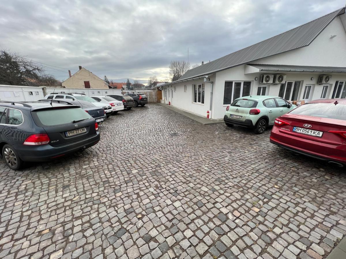 Pixel Guesthouse Tîrgu Secuiesc Exteriör bild